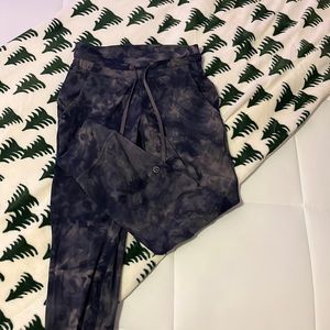 Lululemon joggers size 0 Great condition